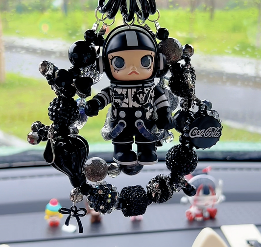 Molly Meilin‘s Gift DIY Bag and Car Charms